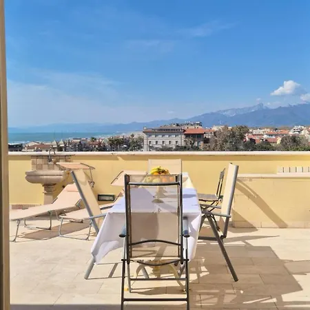 Prestigioso Attico Con Terrazza Vista Mare A