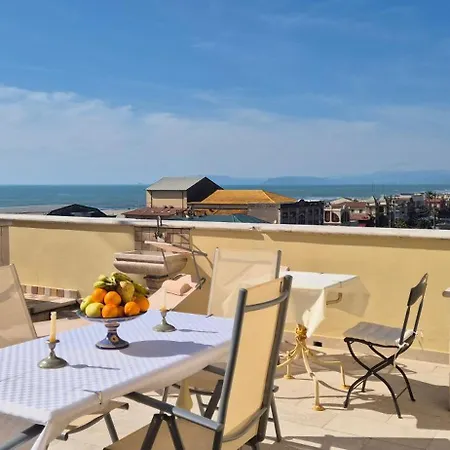 Prestigioso Attico Con Terrazza Vista Mare A Διαμέρισμα *