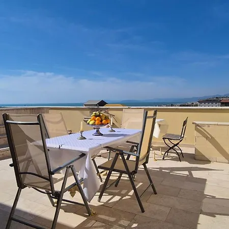 Διαμέρισμα Prestigioso Attico Con Terrazza Vista Mare A *