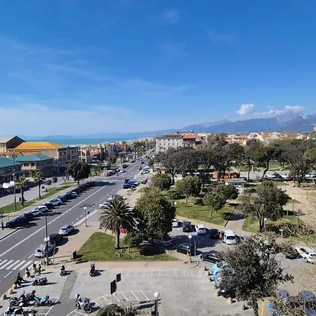 Prestigioso Attico Con Terrazza Vista Mare A