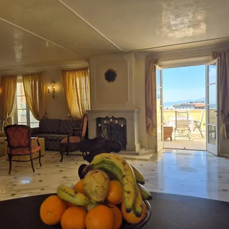 Prestigioso Attico Con Terrazza Vista Mare A Apartment *